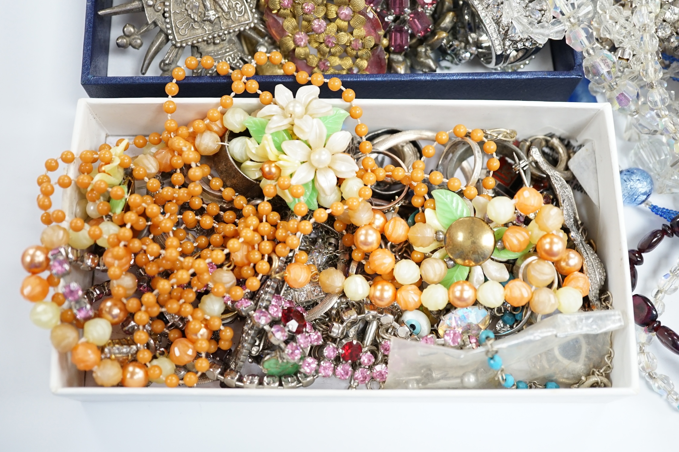 A large quantity of assorted costume and other jewellery including 925.